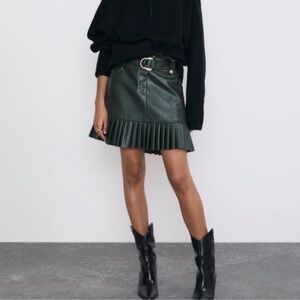 Zara Pleated Faux Leather Belted Blogger Favorite Dark Green Skirt Size‎ Small